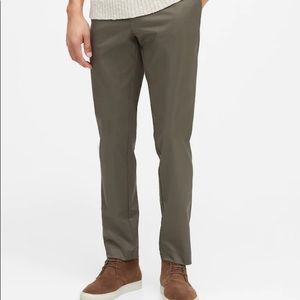 Banana Republic Core Temp Slim Fit 34 x 30